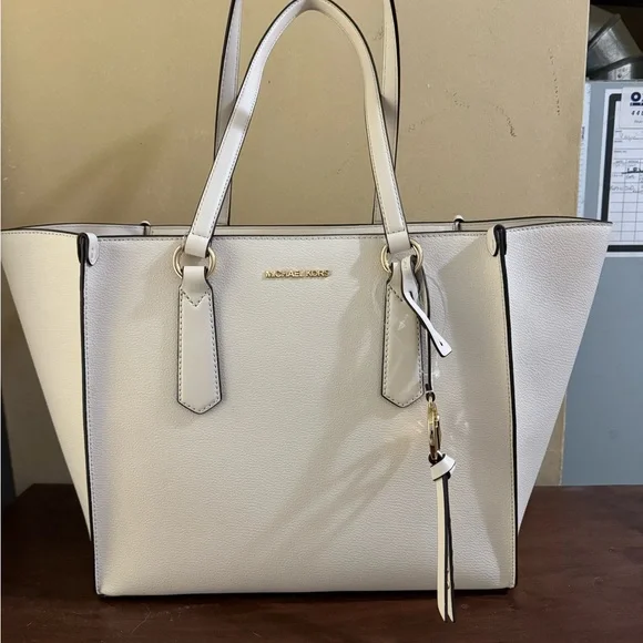 Michael Kors purse - Picture 6 of 6